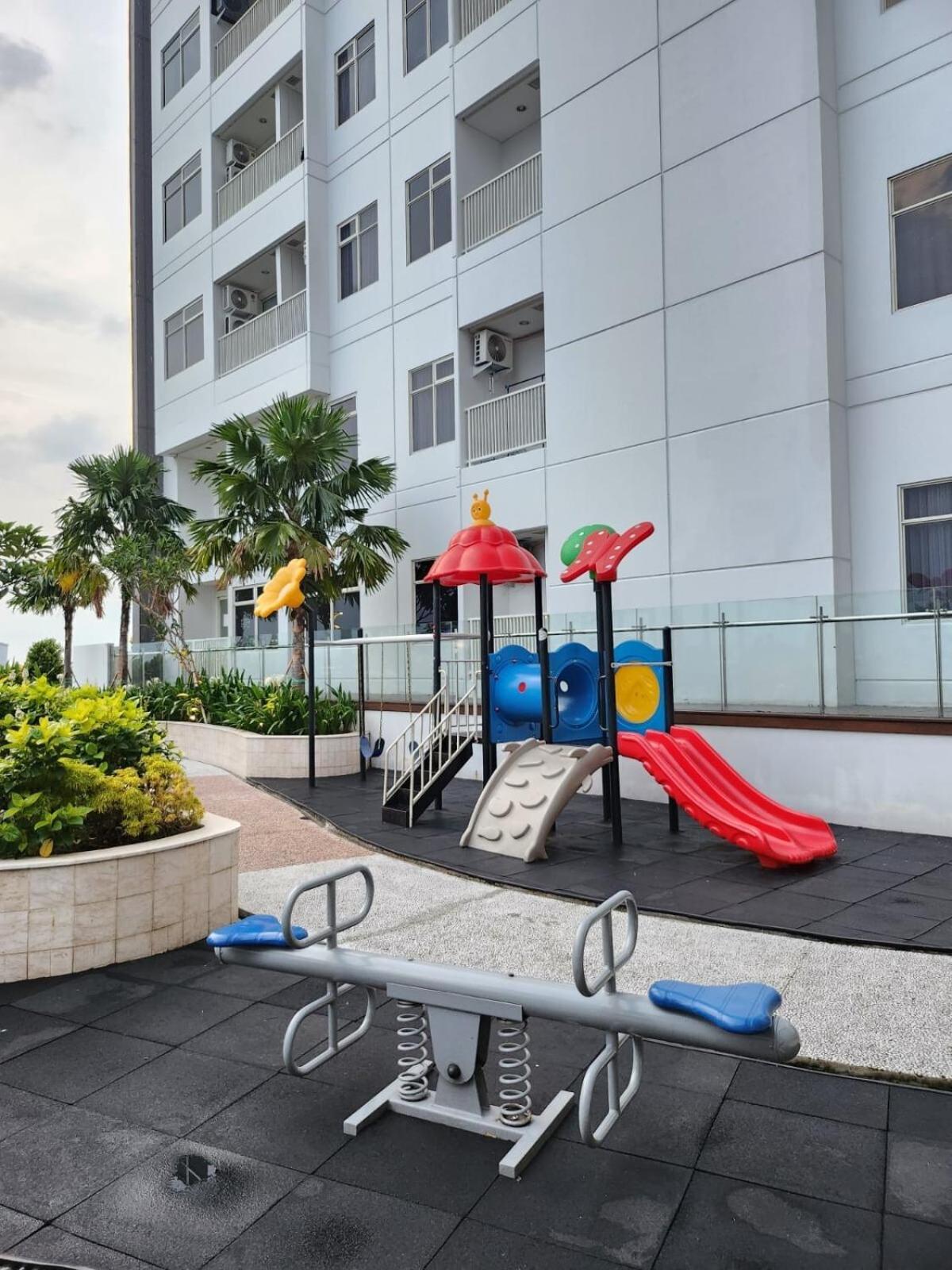 Spacious Comfortable Apartemen South Surabaya Exterior photo
