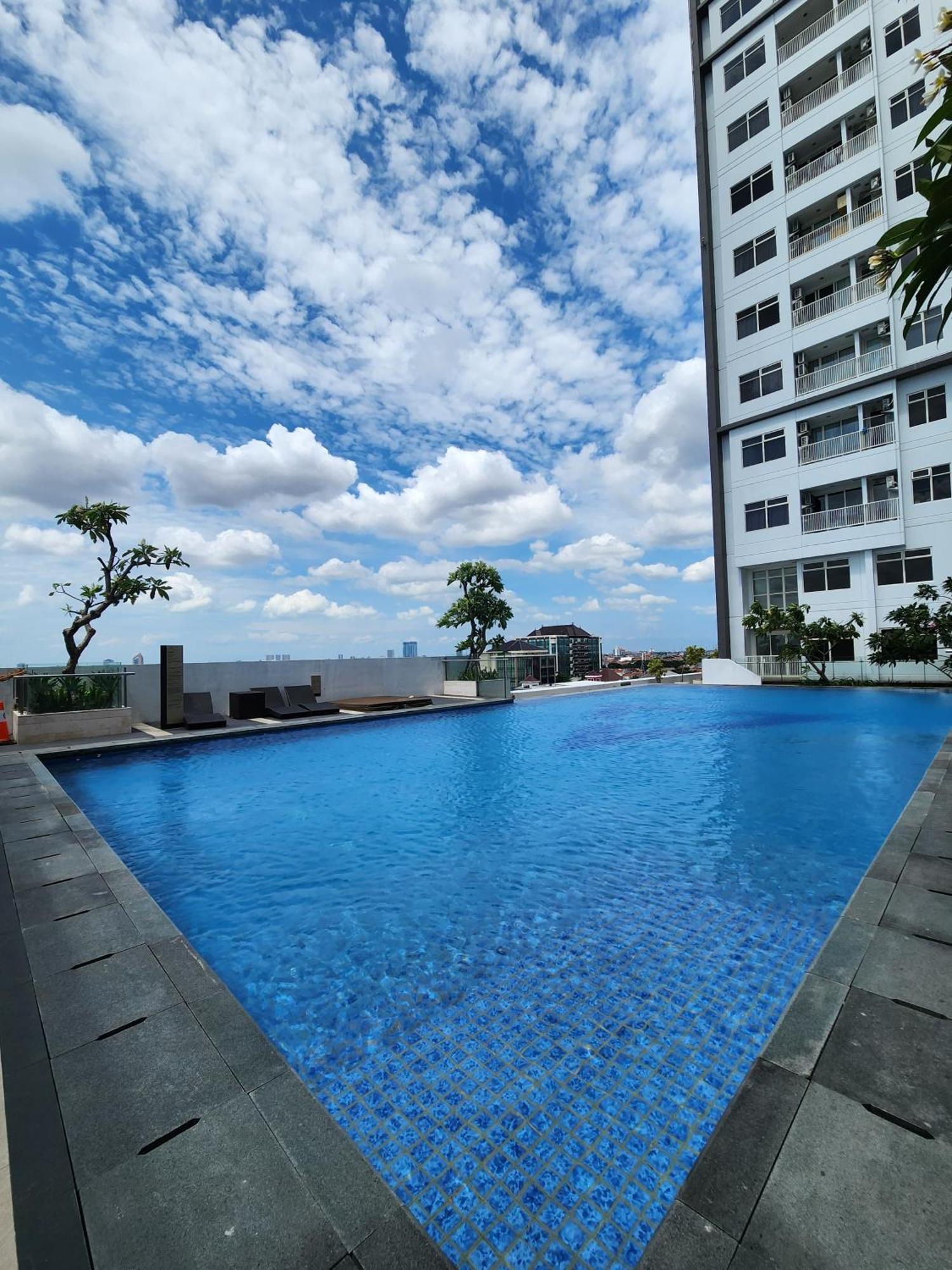 Spacious Comfortable Apartemen South Surabaya Room photo